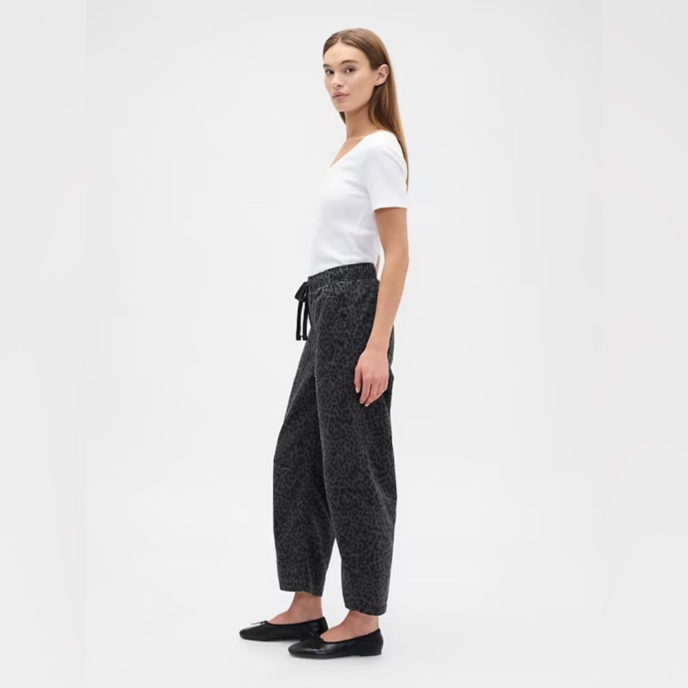 Women's Charcoal Leopard Print Drawstring Pants - Picture 3 of 7